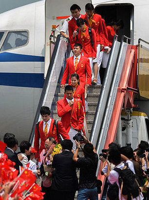 倫敦奧運會內地金牌運動員代表團抵港