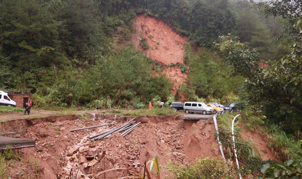 德化水口鎮榜上村道路搶通