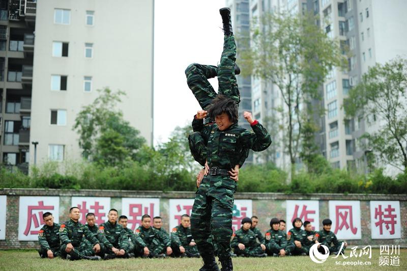 訓練場上的警營女兵。（圖片由四川武警涼山支提供）