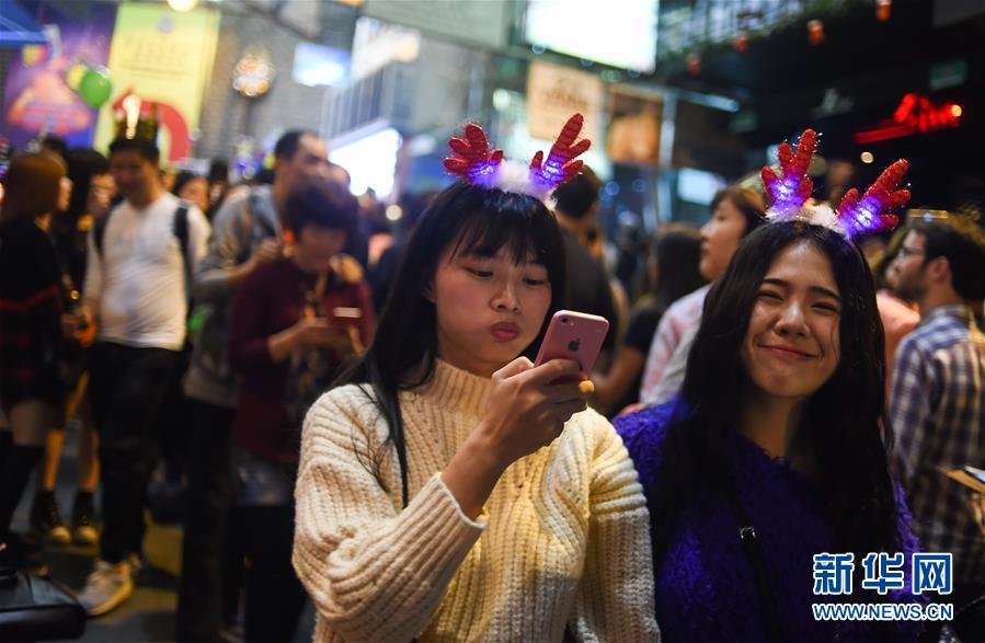 （晚報）（4）香港市民歡欣迎接圣誕節