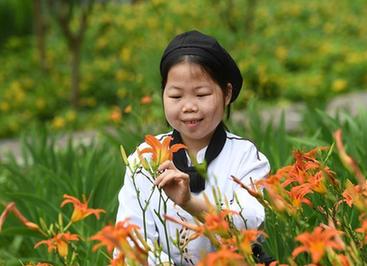 （圖片故事）（1）讓夢想開花的“地貧”女孩